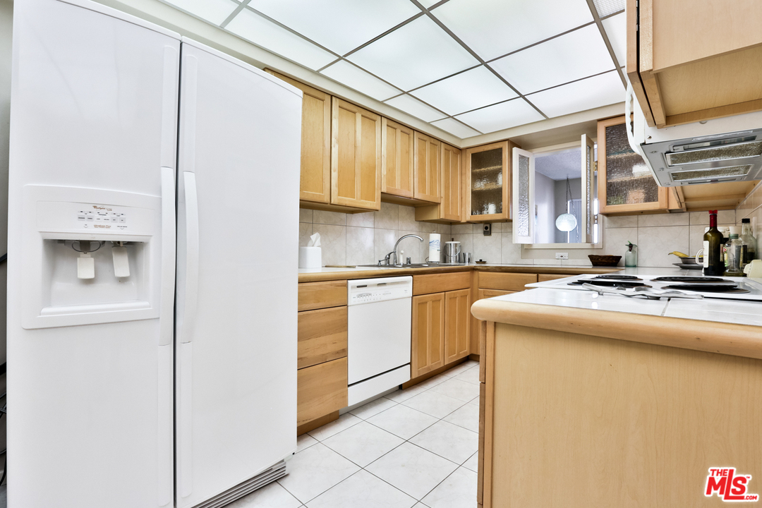 1015 North Kings Road, Unit 309 West Hollywood, CA 90069 - Photo 15 of 36