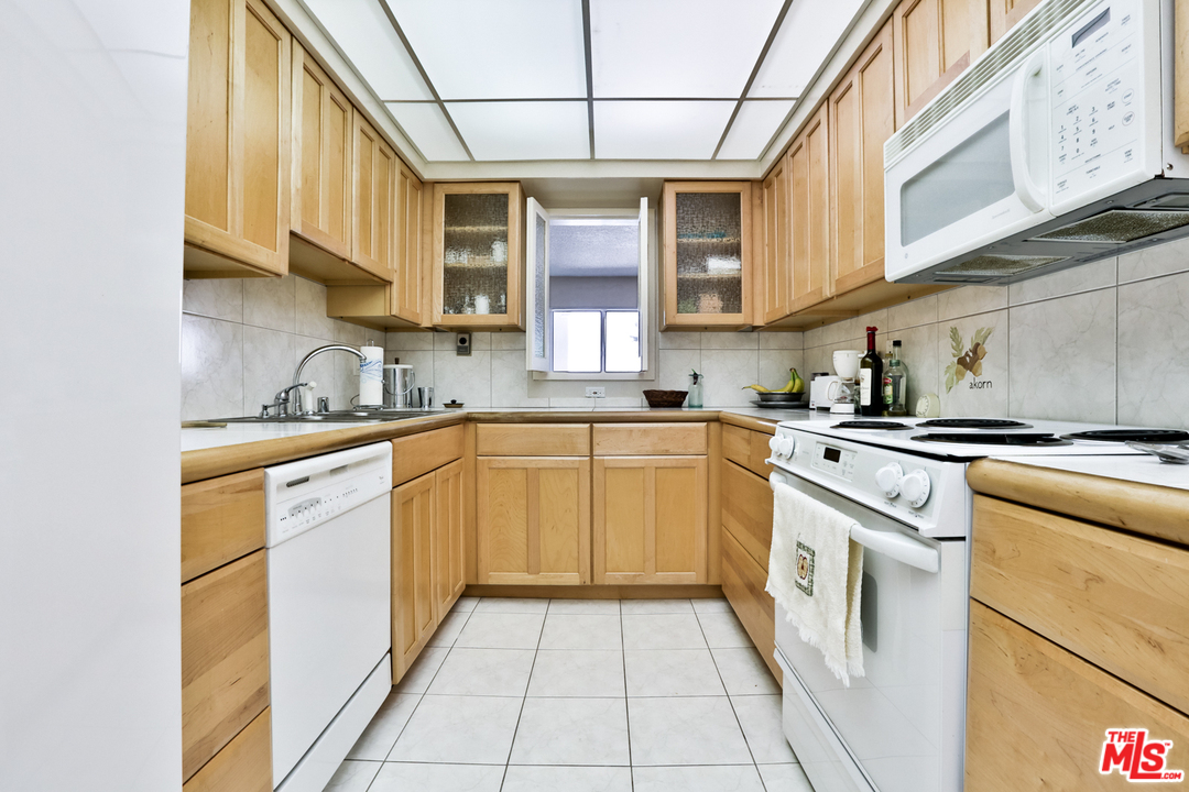 1015 North Kings Road, Unit 309 West Hollywood, CA 90069 - Photo 16 of 36