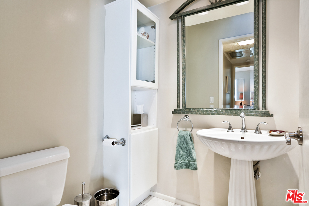 1015 North Kings Road, Unit 309 West Hollywood, CA 90069 - Photo 20 of 36