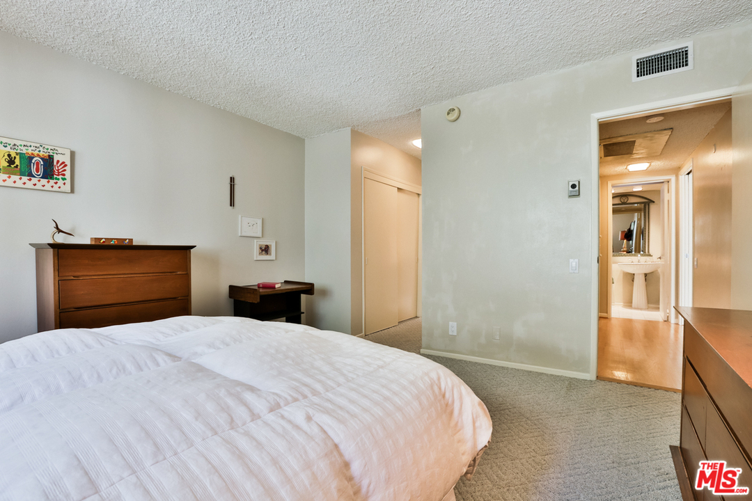 1015 North Kings Road, Unit 309 West Hollywood, CA 90069 - Photo 22 of 36
