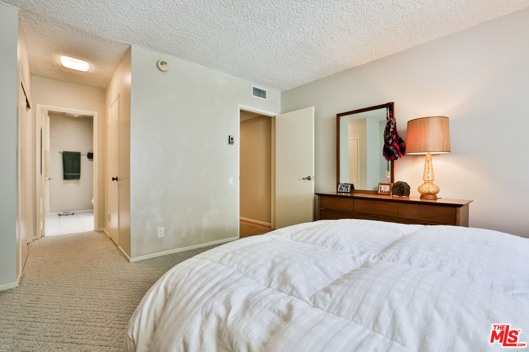1015 North Kings Road, Unit 309 West Hollywood, CA 90069 - Photo 24 of 36