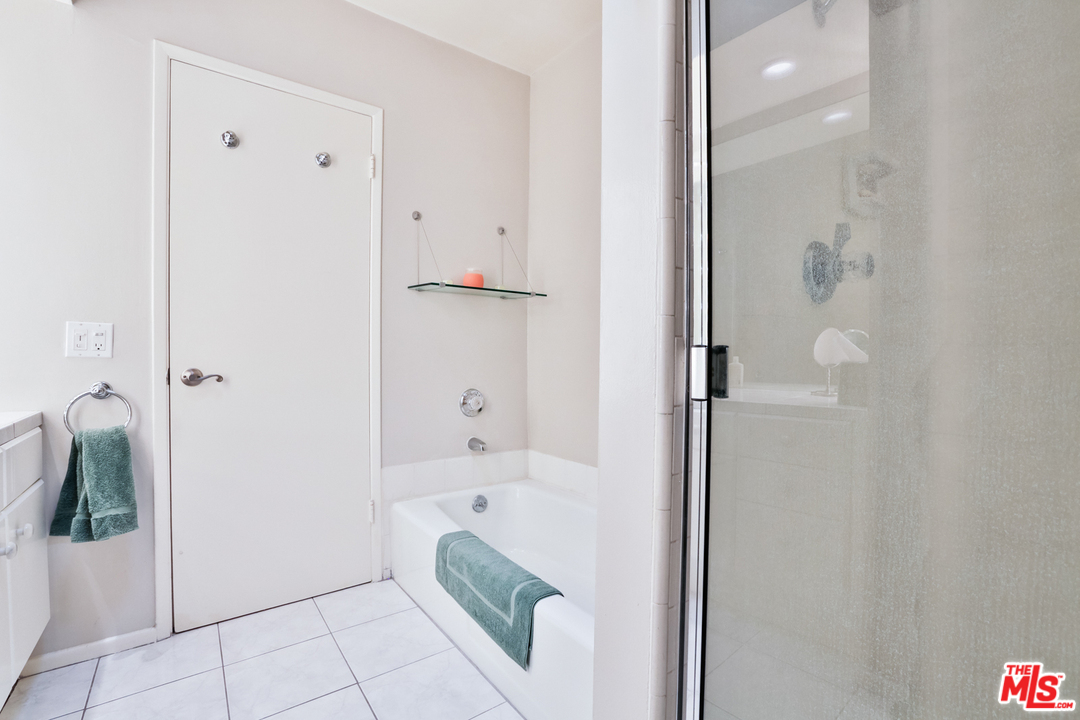 1015 North Kings Road, Unit 309 West Hollywood, CA 90069 - Photo 28 of 36