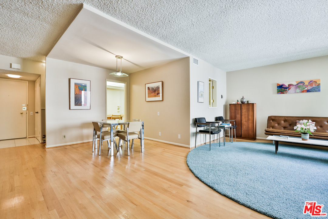 1015 North Kings Road, Unit 309 West Hollywood, CA 90069 - Photo 7 of 36