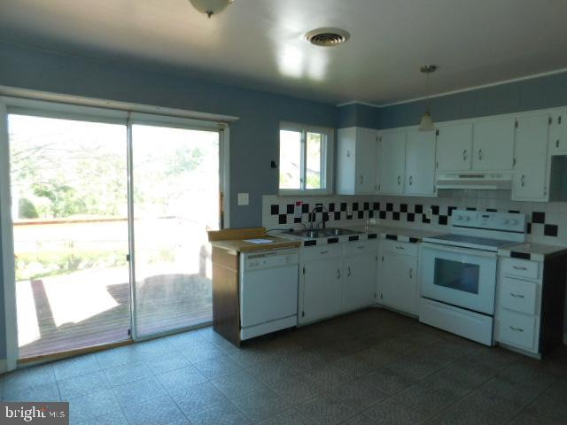 1435 Meade Street Reading, PA 19607 - Photo 2 of 19 Kitchen