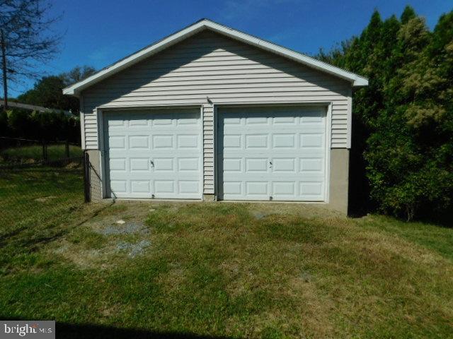 1435 Meade Street Reading, PA 19607 - Photo 14 of 19 Garage