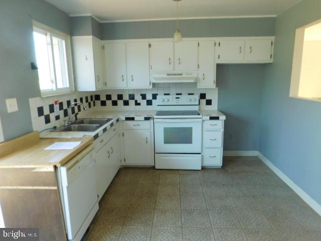 1435 Meade Street Reading, PA 19607 - Photo 3 of 19 Kitchen