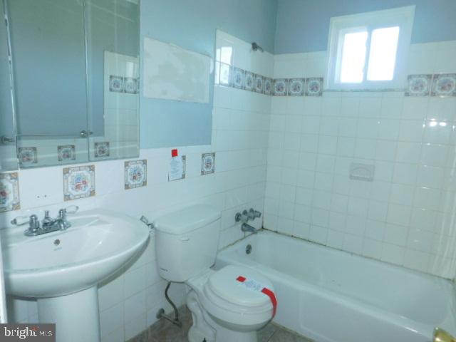 1435 Meade Street Reading, PA 19607 - Photo 10 of 19 Bathroom