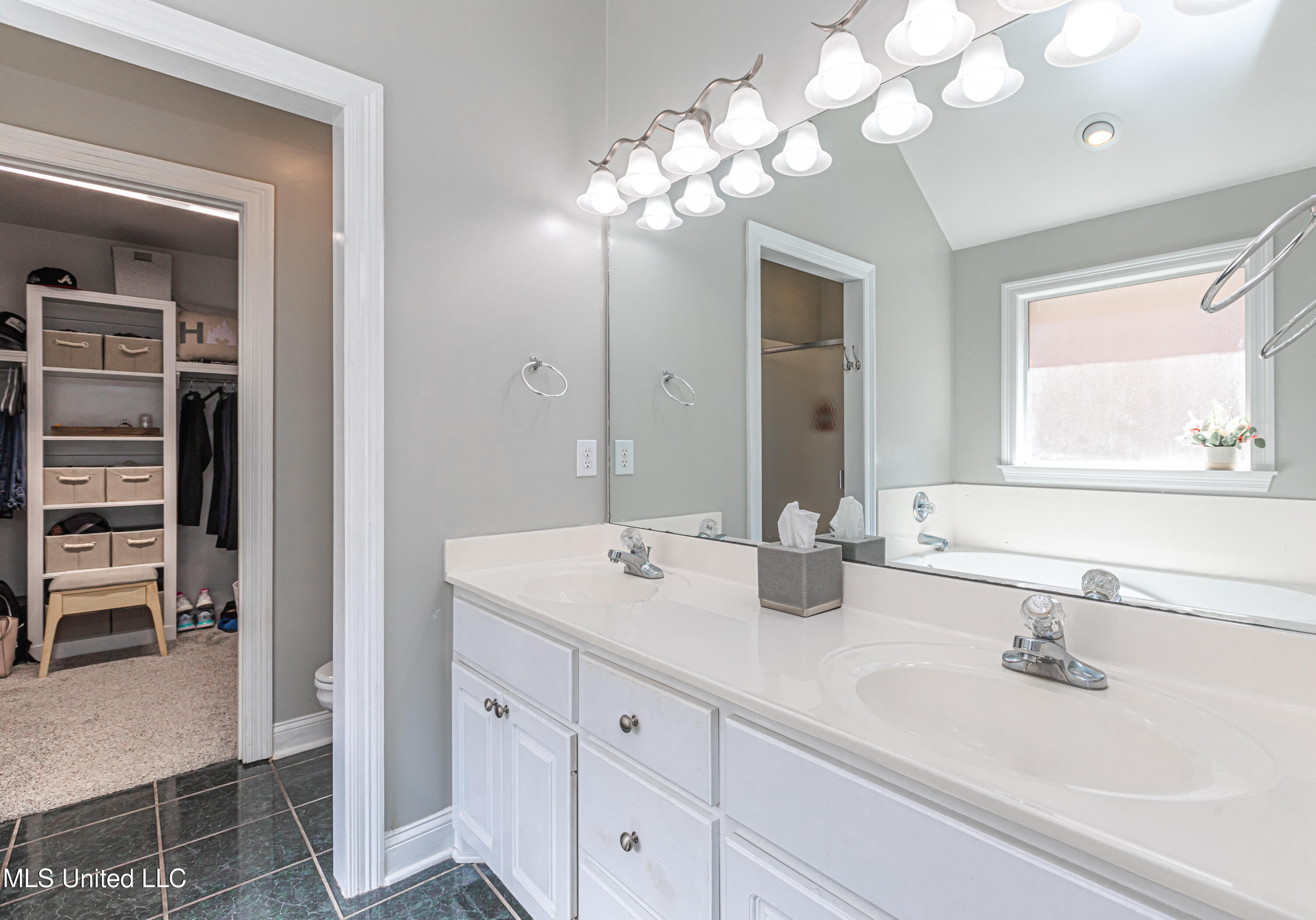 310 Kings Ridge Circle Brandon, MS 39047 - Photo 31 of 42 926A5257