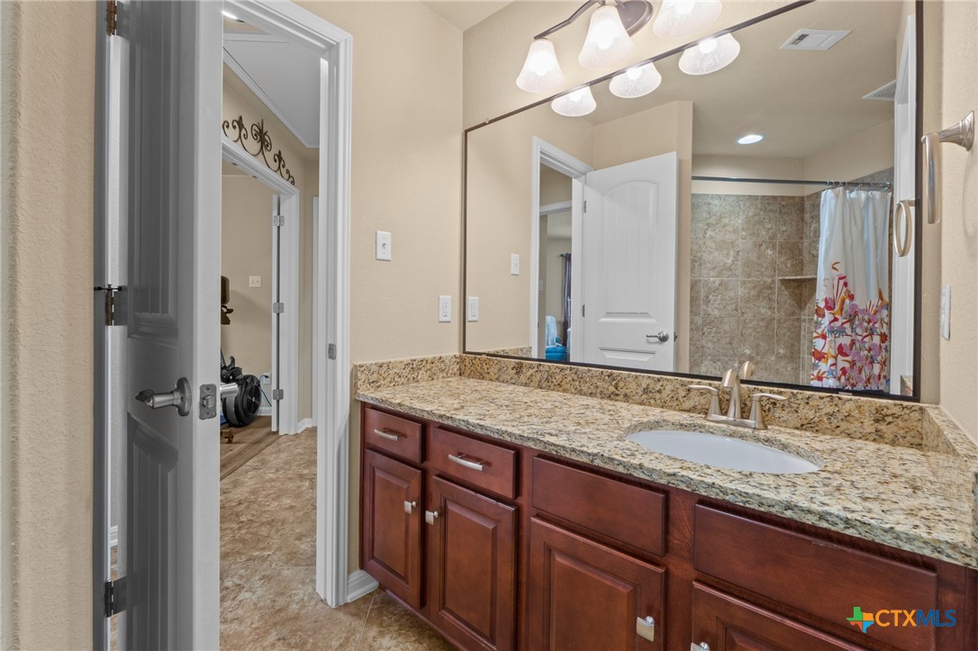 20525 Jackies Ranch Boulevard Pflugerville, TX 78660 - Photo 19 of 30 Bath / shower combo