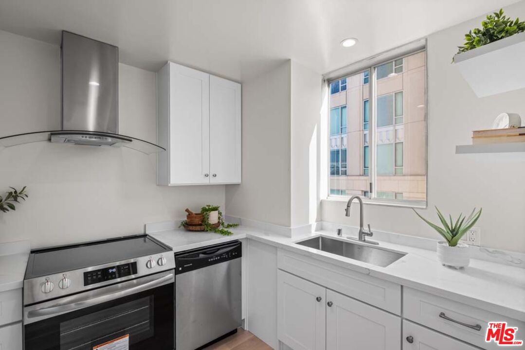 10747 Wilshire Boulevard, Unit 806 Los Angeles, CA 90024 - Photo 18 of 34