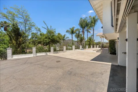 $1,095,000 | 3548 Laurashawn Lane, Escondido, CA 92026