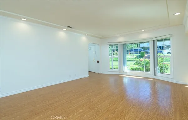 $4,400 | 2111 North Verdugo Road, Glendale, CA 91208