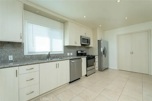 $4,400 | 2111 North Verdugo Road, Glendale, CA 91208