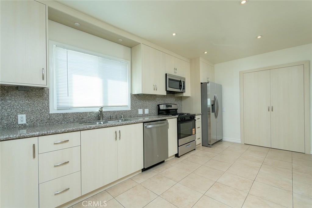 2111 North Verdugo Road Glendale, CA 91208 - Photo 20 of 59