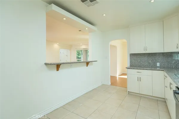 $4,400 | 2111 North Verdugo Road, Glendale, CA 91208