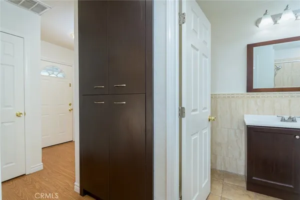 $4,400 | 2111 North Verdugo Road, Glendale, CA 91208