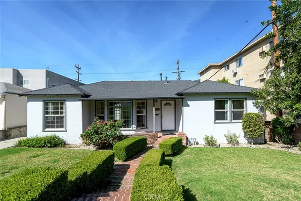 $4,400 | 2111 North Verdugo Road, Glendale, CA 91208