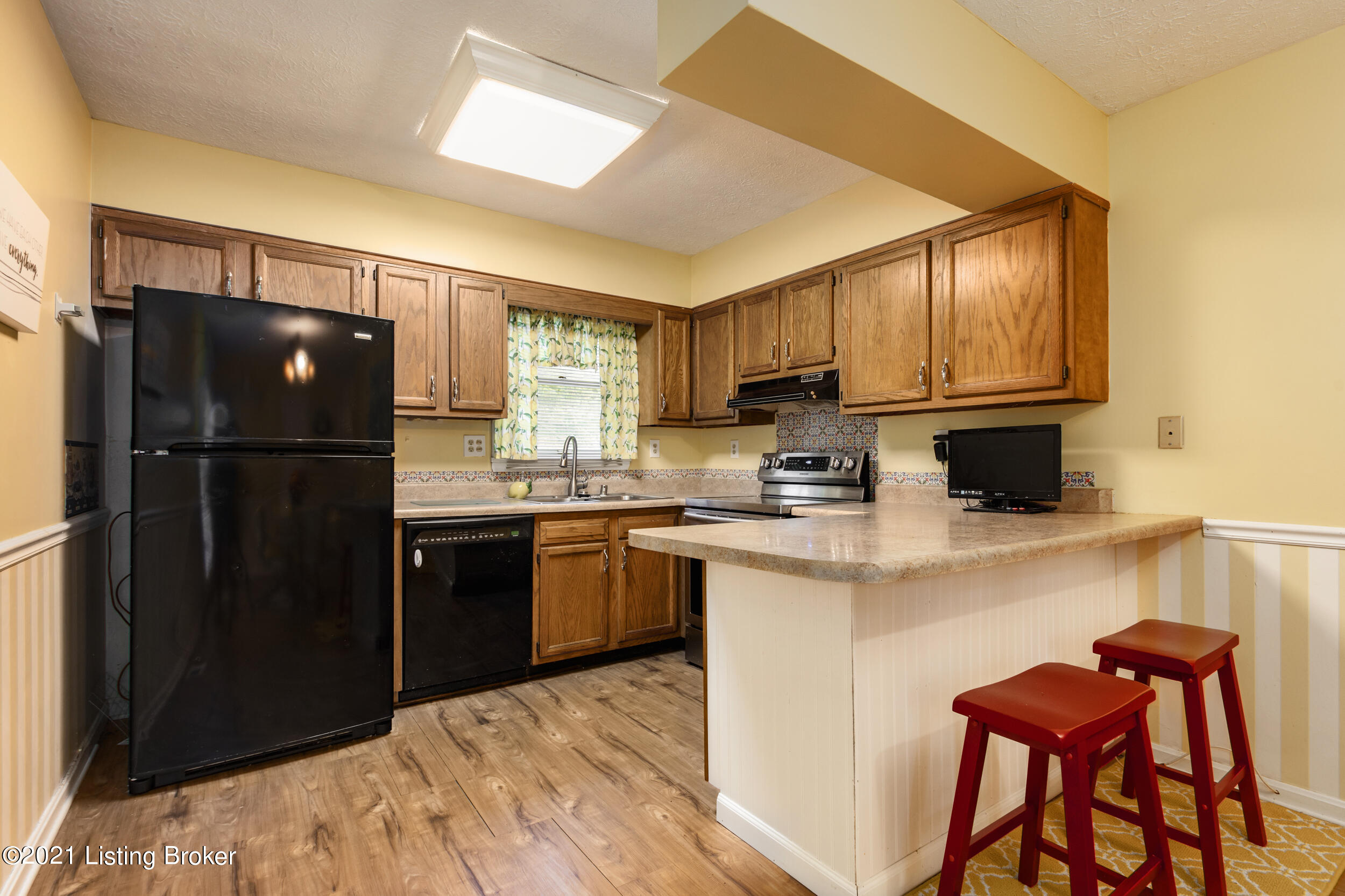 2013 Millgate Road Louisville, KY 40223 - Photo 10 of 36 Natural Light abounds