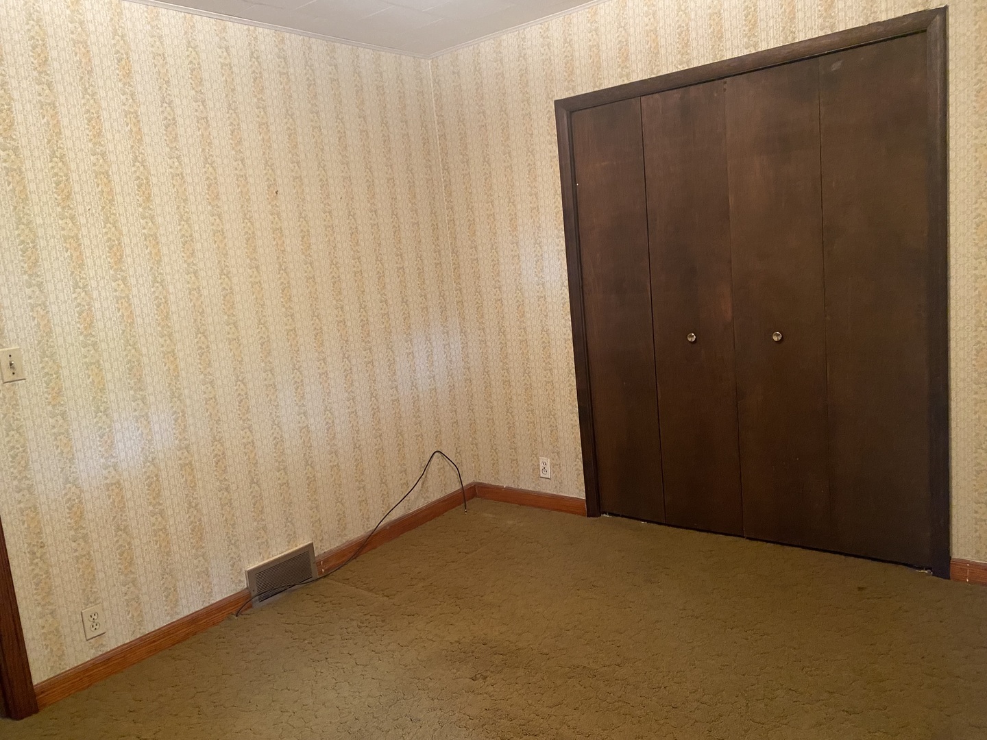 29217 Old Chicago Road La Moille, IL 61330 - Photo 18 of 34 a view of an empty room with a curtain
