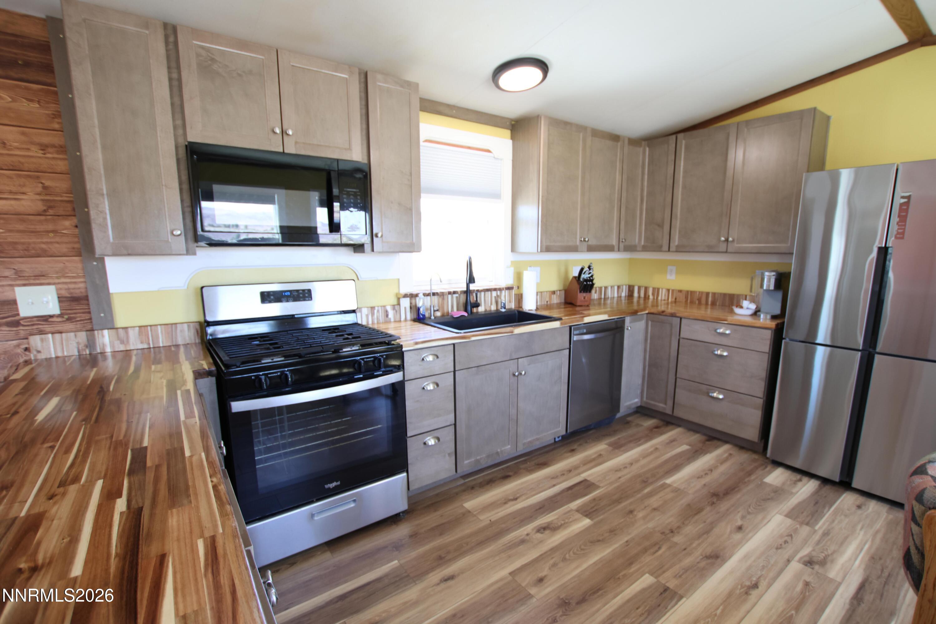 8 Falcon Way Yerington, NV 89447 - Photo 12 of 28 7U3A3714