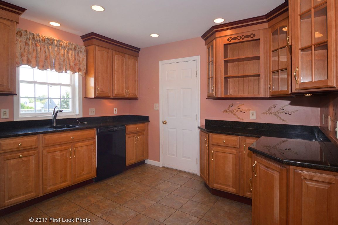 167 Spring Hill Road Portsmouth, RI 02871 - Photo 11 of 32 Gallery Image 11