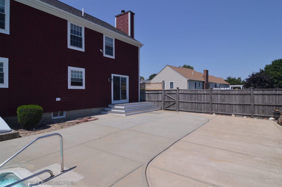 167 Spring Hill Road Portsmouth, RI 02871 - Photo 3 of 32 Gallery Image 3