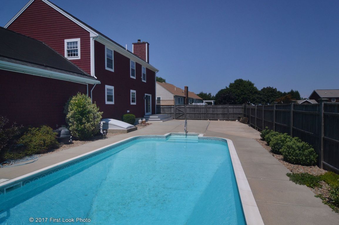 167 Spring Hill Road Portsmouth, RI 02871 - Photo 5 of 32 Gallery Image 5
