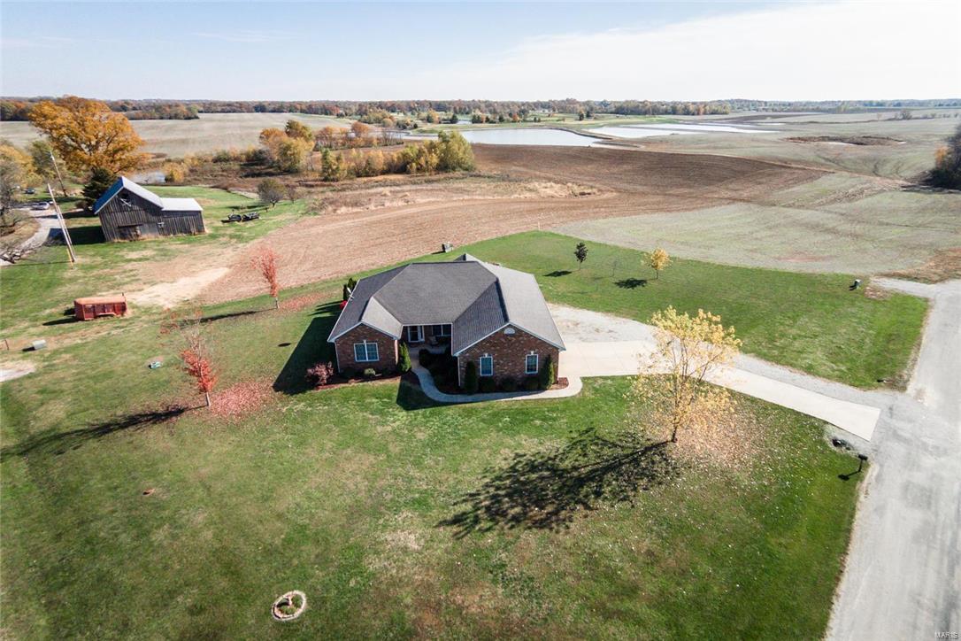 6060 Monarch Crossing Waterloo, IL 62298 - Photo 2 of 44