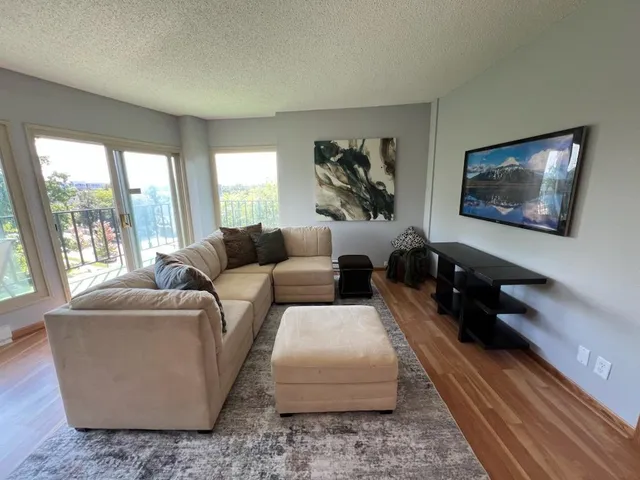 $379,900 | 333 North Lake Road, Unit 507, Oconomowoc, WI 53066