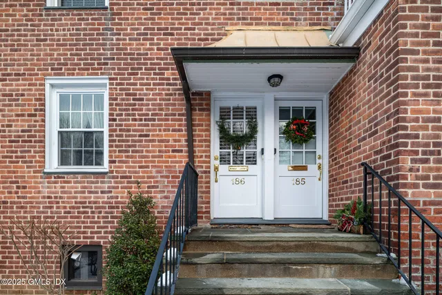 $895,000 | 186 Putnam Park, Unit 186, Greenwich, CT 06830