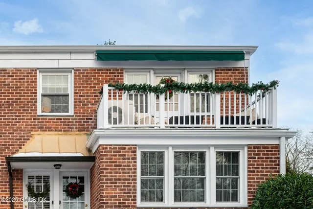 $895,000 | 186 Putnam Park, Unit 186, Greenwich, CT 06830