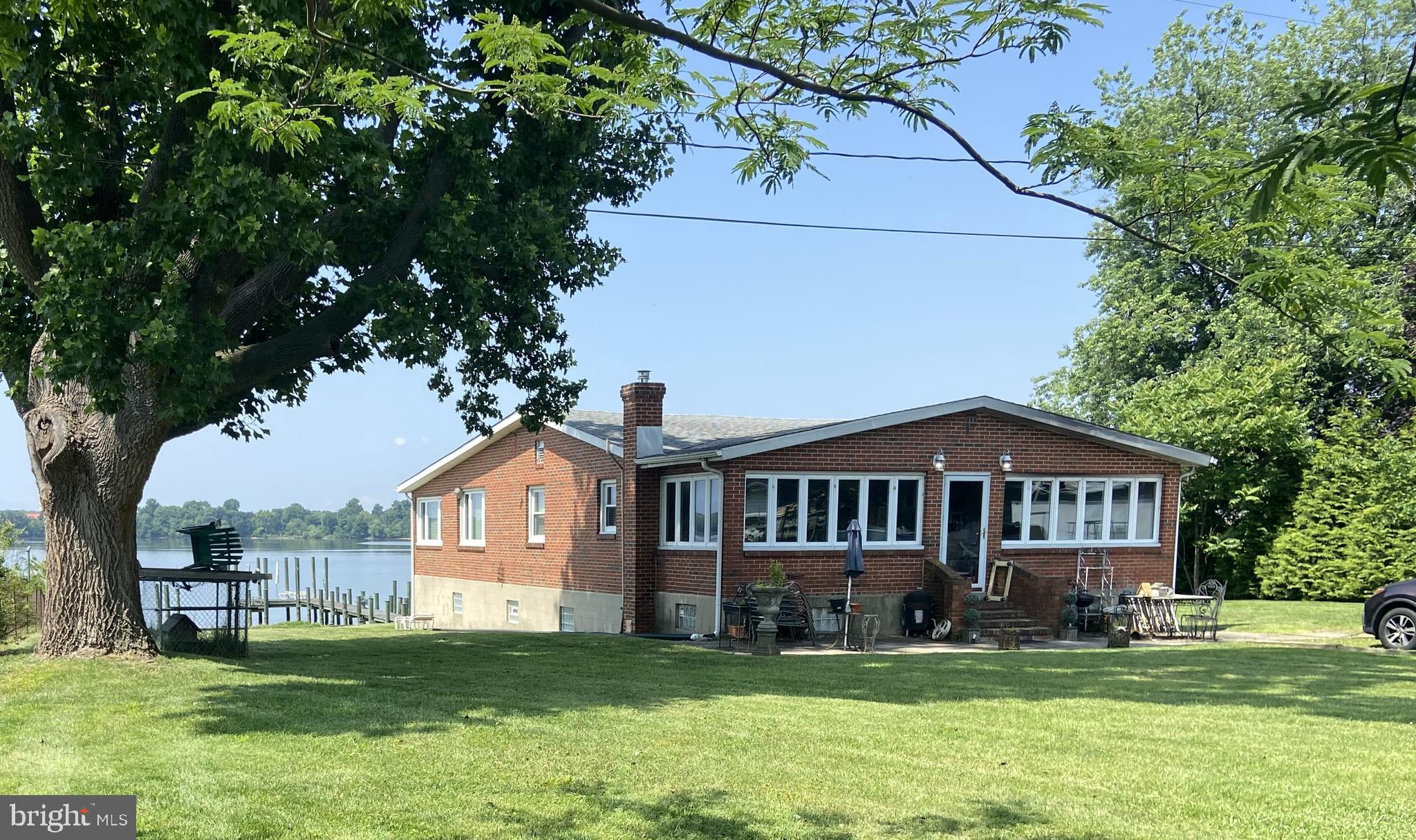 306 Riverside Drive Essex, MD 21221 - Photo 3 of 23 Gallery Image 3