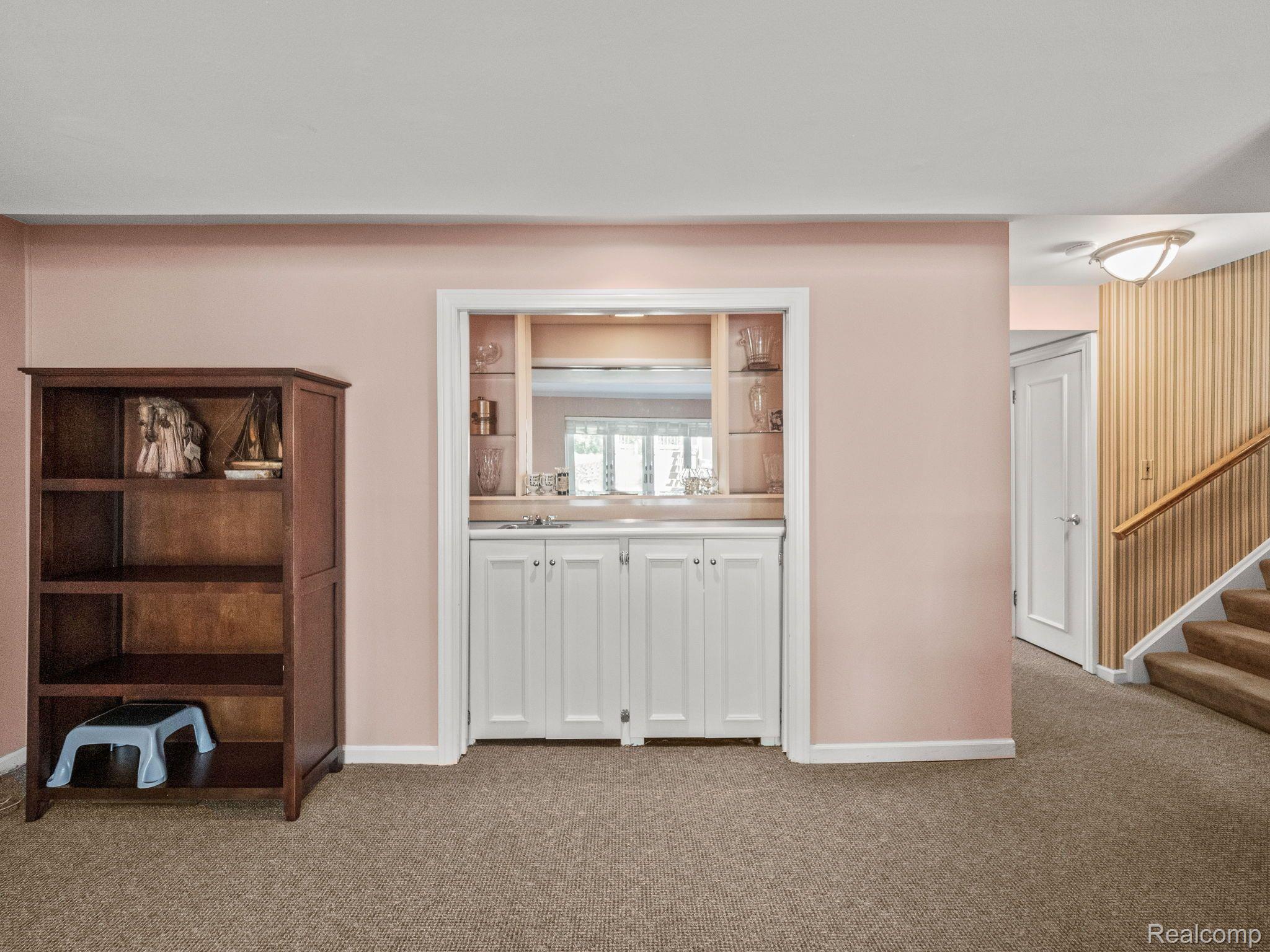 5760 Crabtree Road Bloomfield Hills, MI 48301 - Photo 23 of 45 Great Room Wet Bar