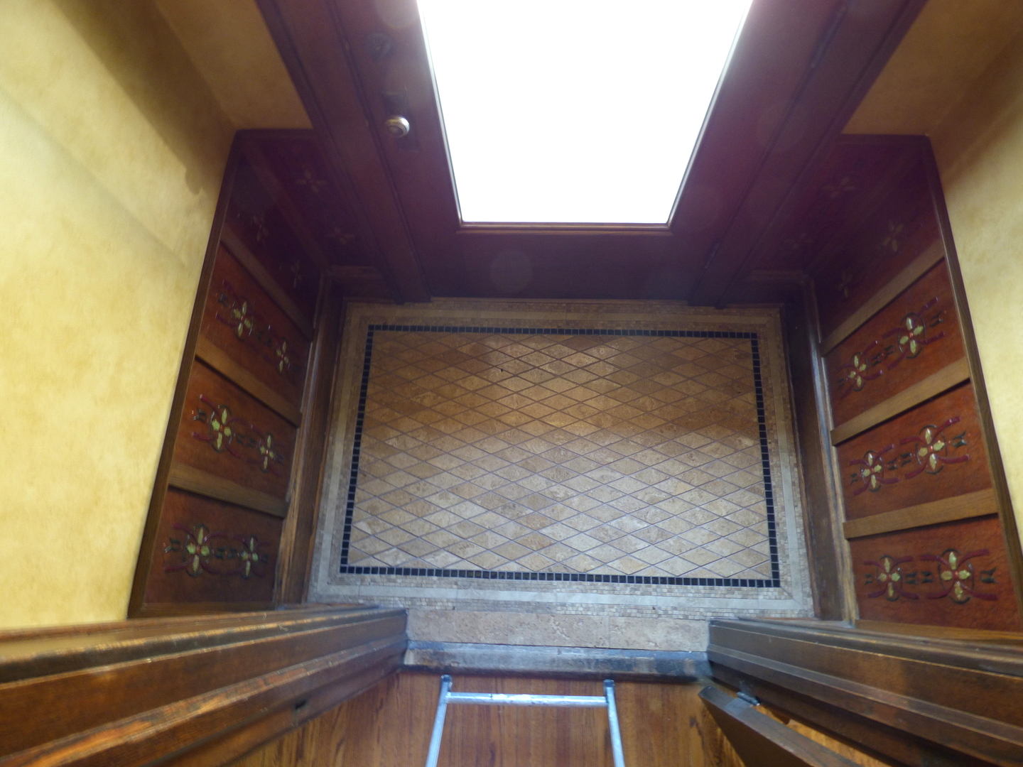 121 Monroe Street Elgin, IL 60123 - Photo 2 of 33