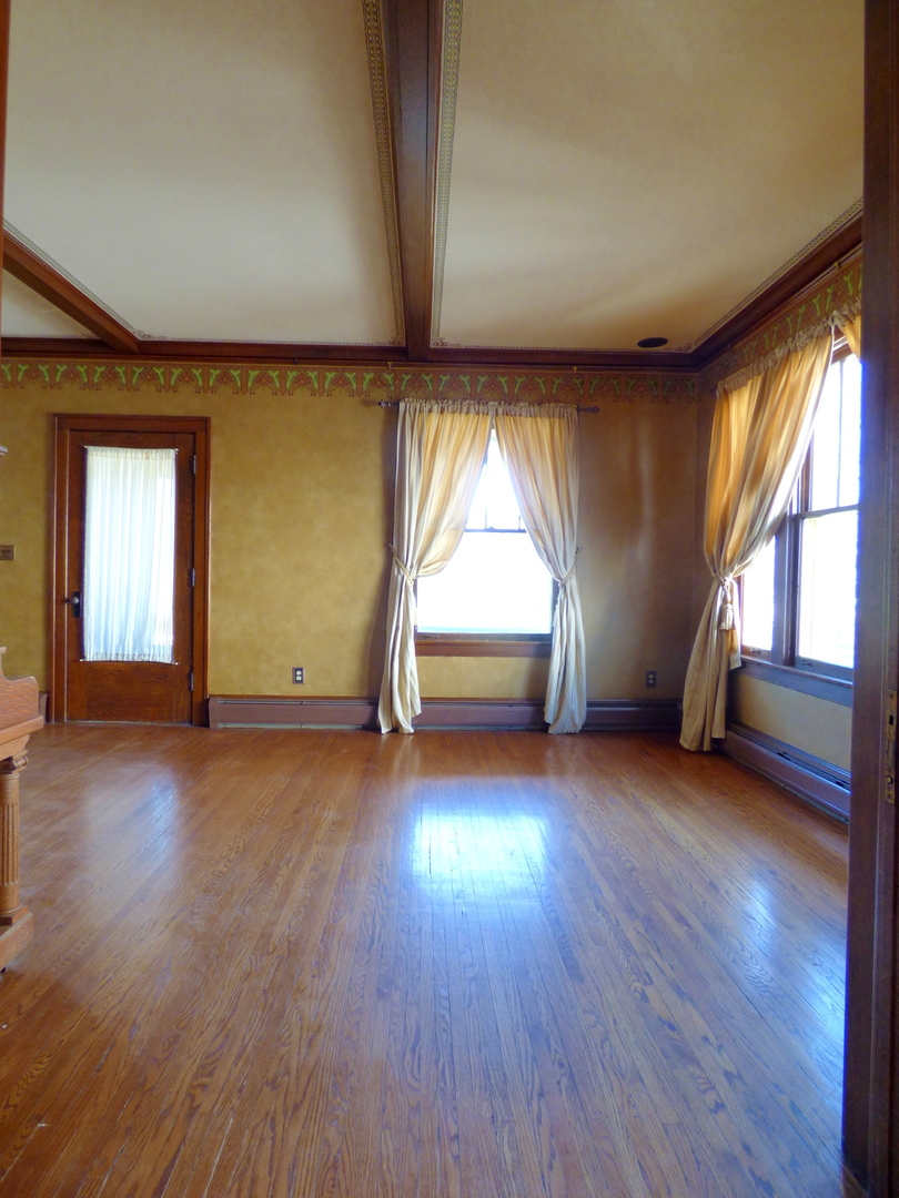 121 Monroe Street Elgin, IL 60123 - Photo 3 of 33