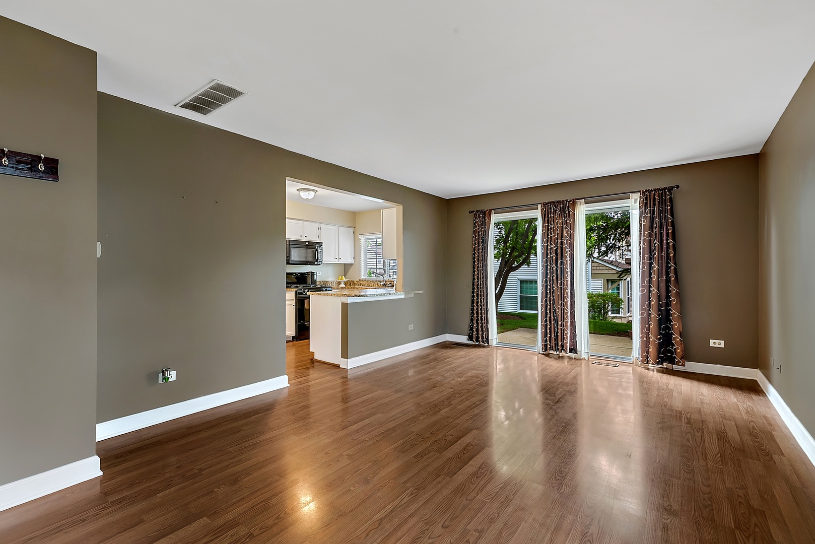 101 North Oltendorf Road Streamwood, IL 60107 - Photo 3 of 17
