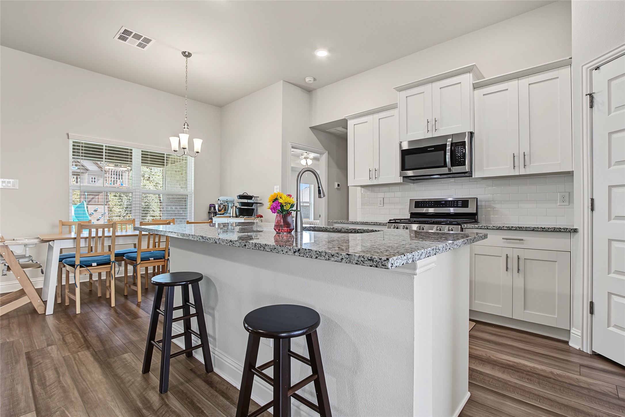 10 Gemstone Court Angleton, TX 77515 - Photo 12 of 26 Gallery Image 12