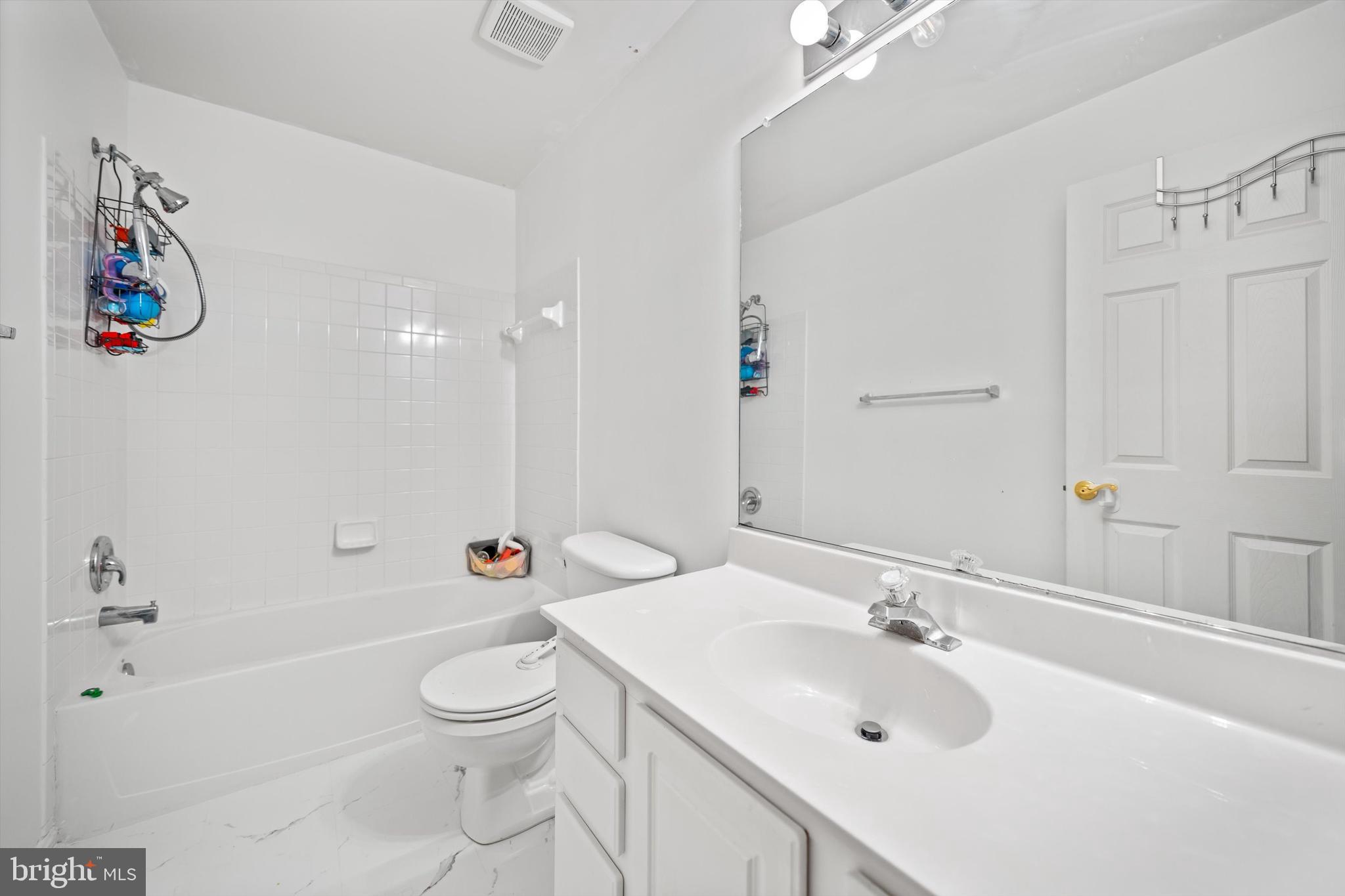 10524 Falkirk Way Manassas, VA 20109 - Photo 5 of 25