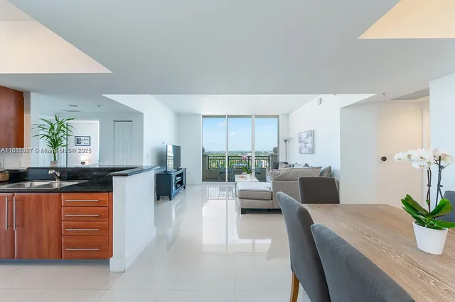 $595,000 | 3232 Southwest 22nd Terrace, Unit 1910, Miami, FL 33145