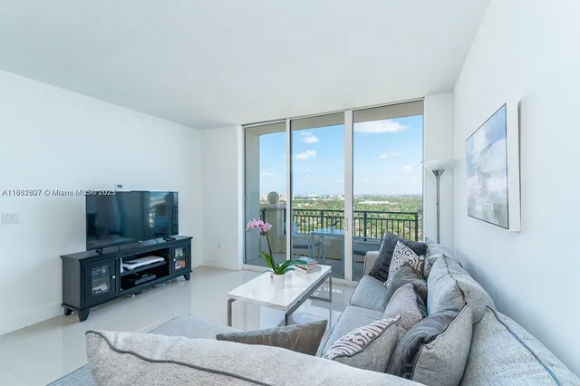 $595,000 | 3232 Southwest 22nd Terrace, Unit 1910, Miami, FL 33145