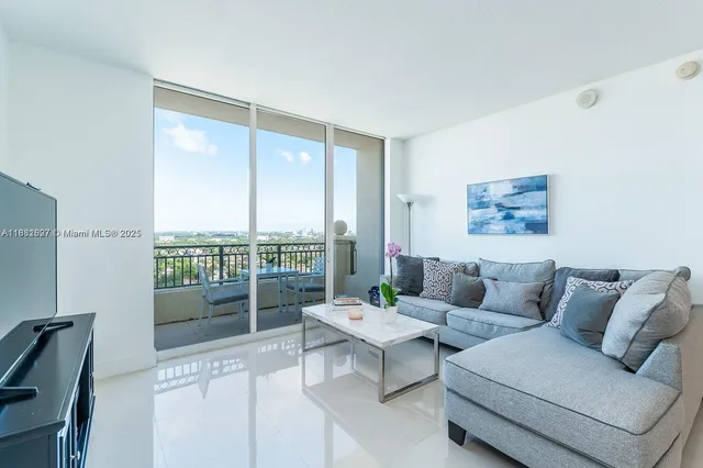 $595,000 | 3232 Southwest 22nd Terrace, Unit 1910, Miami, FL 33145