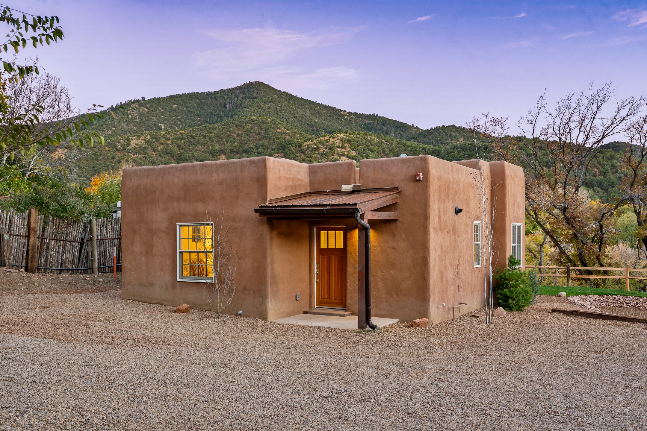 1612 Cerro Gordo Road Santa Fe, NM 87501 - Photo 32 of 59 Guest house