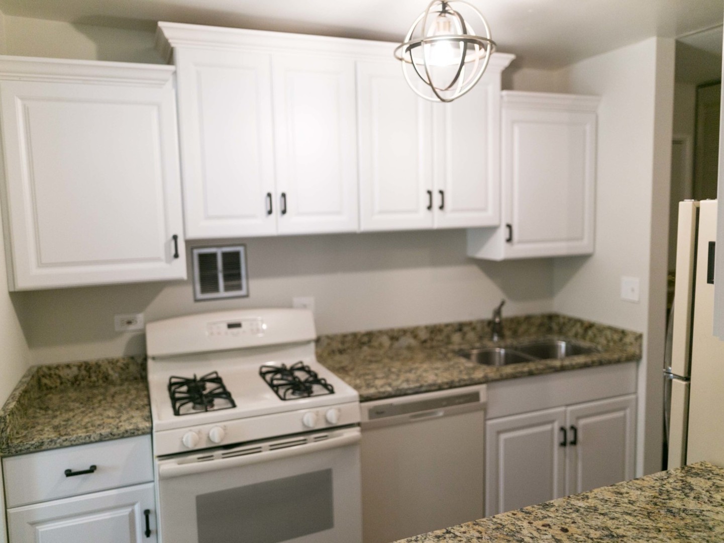 1217 South Old Wilke Road, Unit 209 Rolling Meadows, IL 60005 - Photo 8 of 33