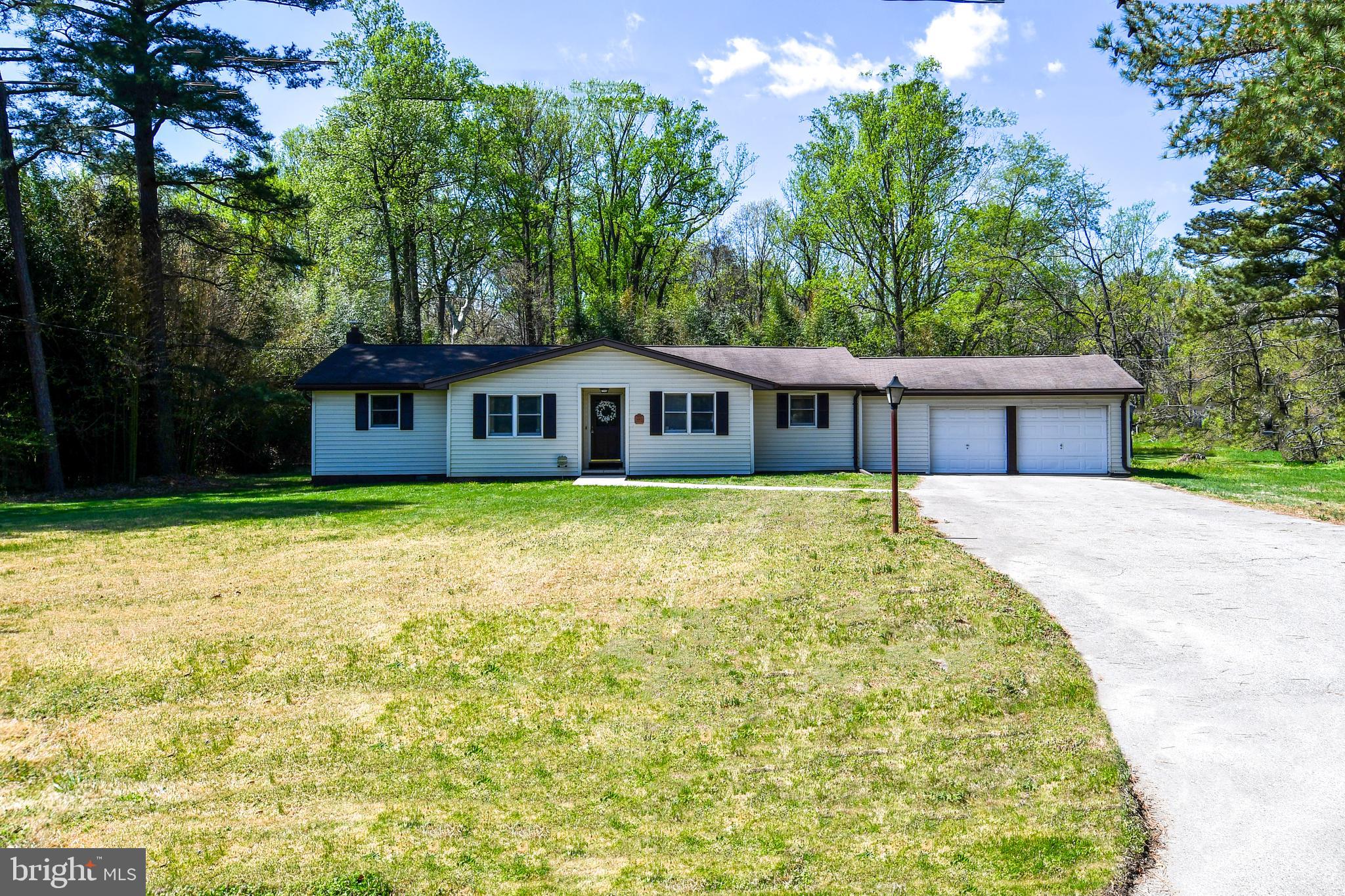 3 BR  RANCHER TOTALS 1,412 SQ FT SITS ON .87 ACRES