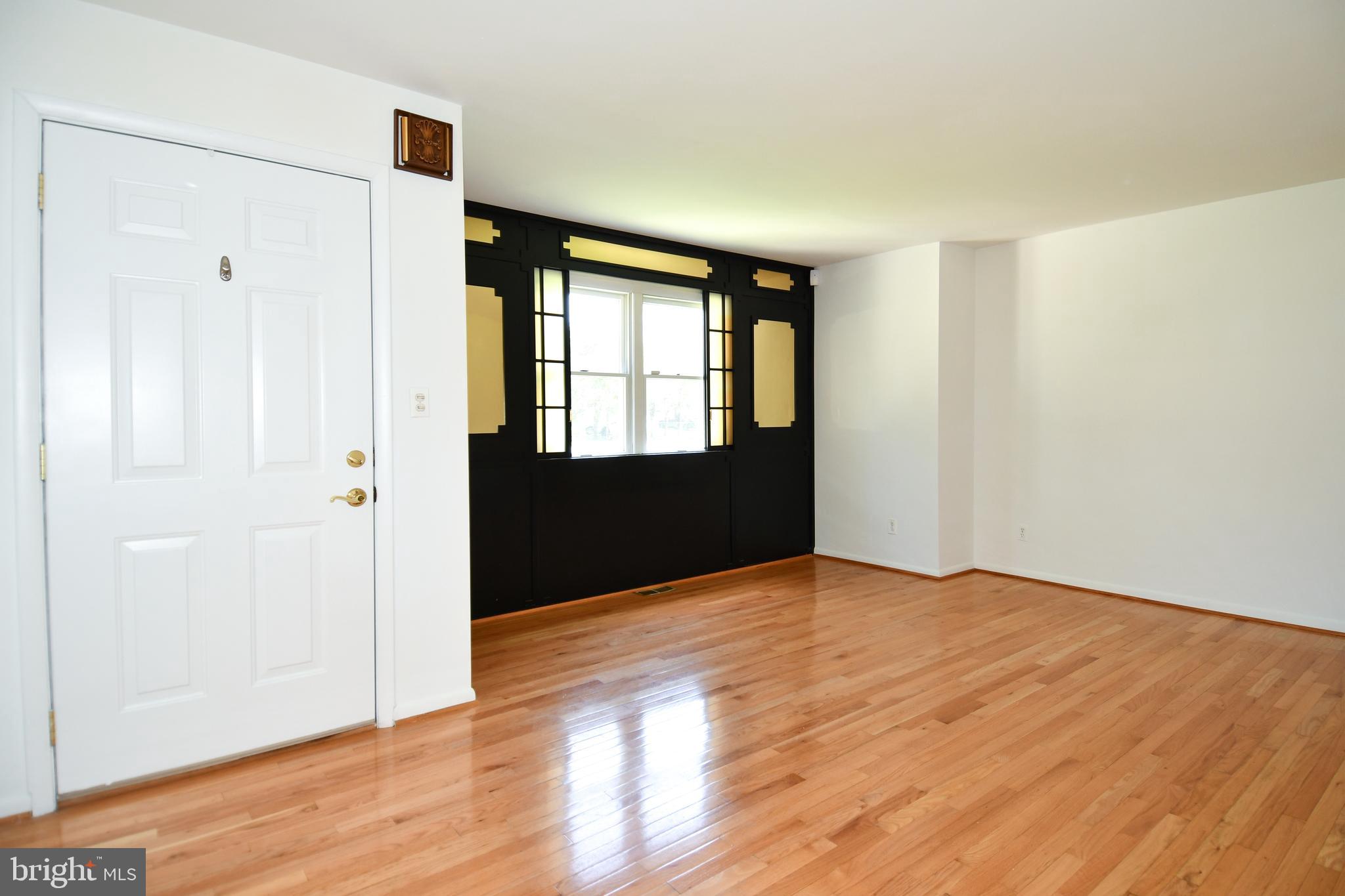 14405 Duckett Road Brandywine, MD 20613 - Photo 4 of 52 FRONT DOOR ENTRANCE INTO LIVING ROOM