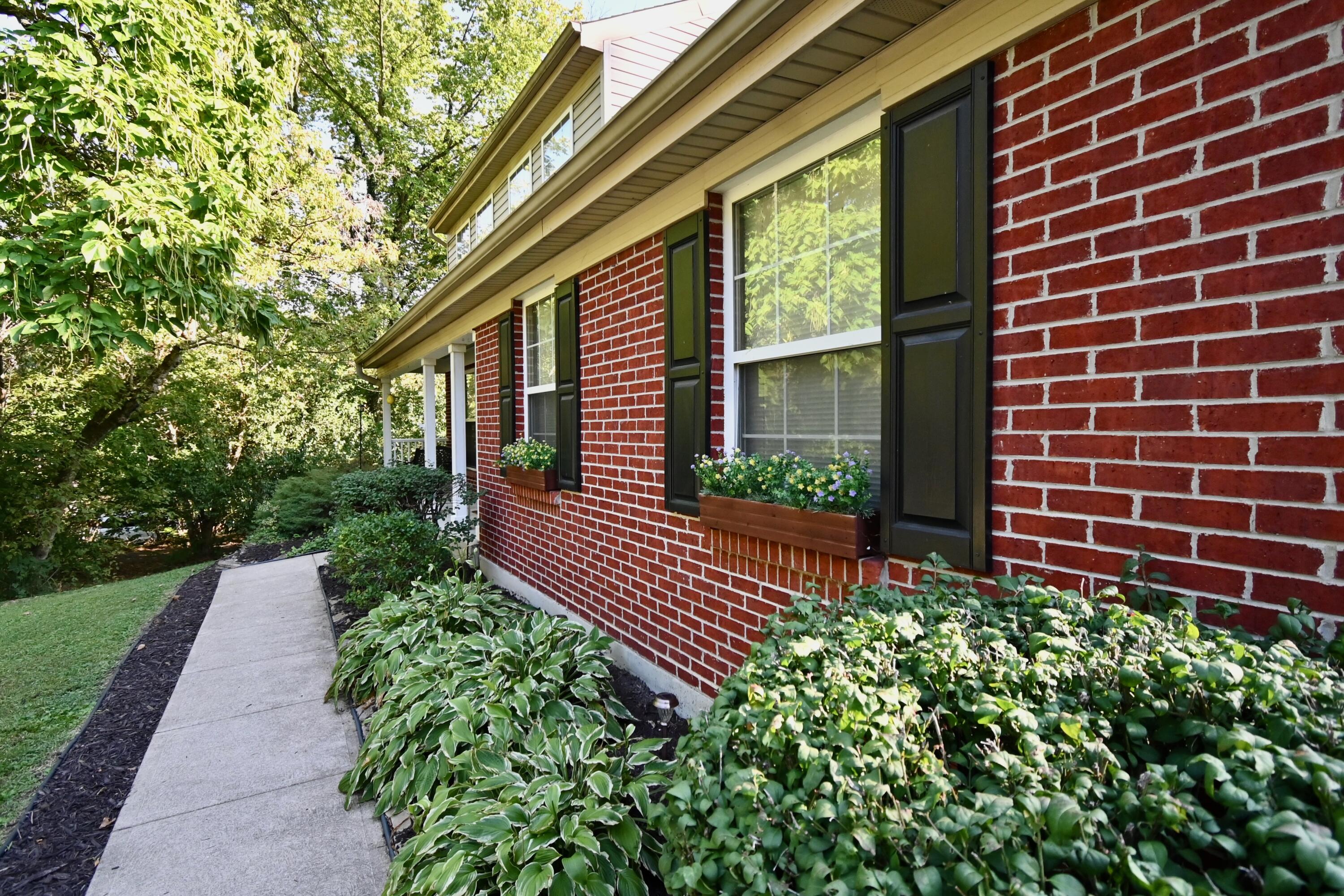 2045 Amsterdam Road Crescent Springs, KY 41017 - Photo 5 of 26
