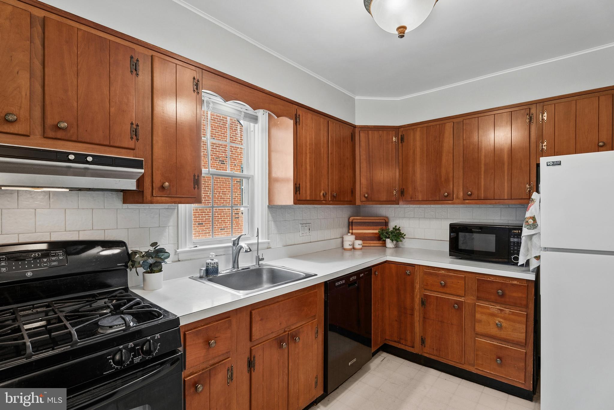 316 Gralan Road Baltimore, MD 21228 - Photo 17 of 43