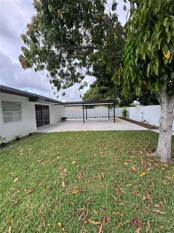 a view of house with yard