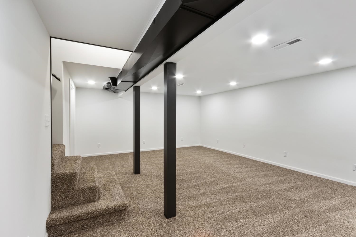 2072 Highway 26 Dixon, IL 61021 - Photo 23 of 30 a view of a hallway