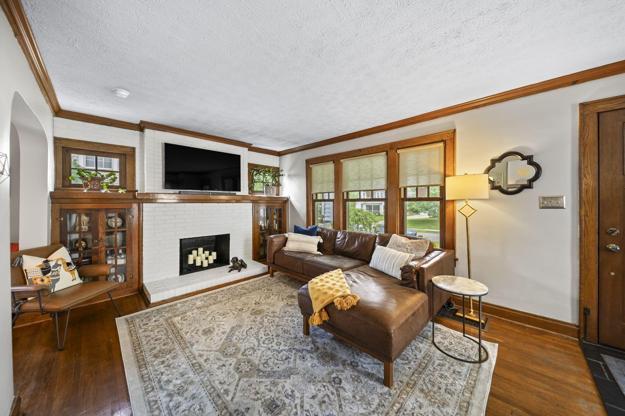 395 Brevoort Road Columbus, OH 43214 - Photo 11 of 64 Living Area